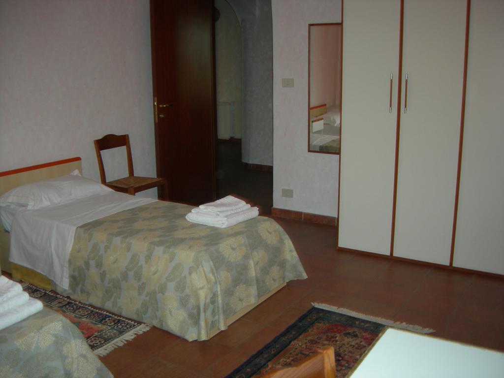 Vacanze Deaf Róma Szoba fotó